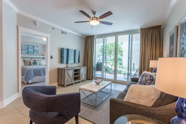 Waterscape A230 - 1 Br condo by RedAwning