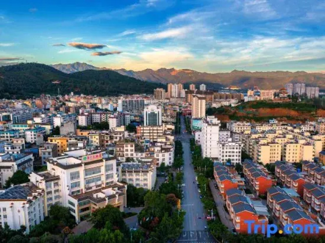 Yimenjun Township Hotel