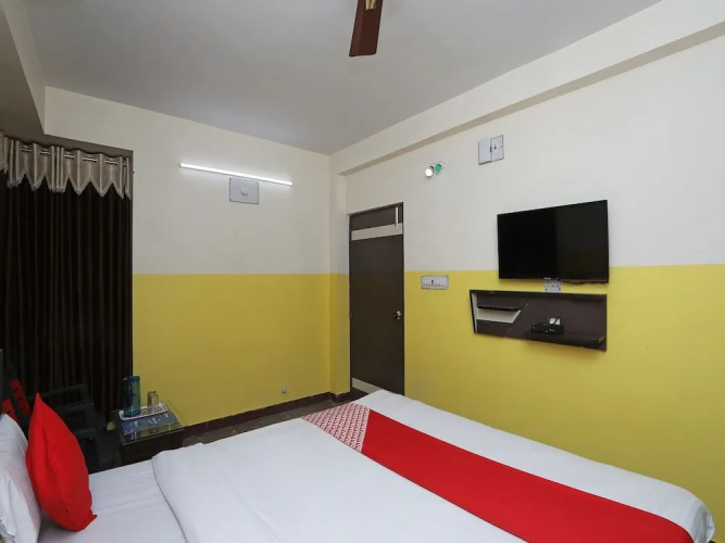 OYO 26152 Hotel Aarush