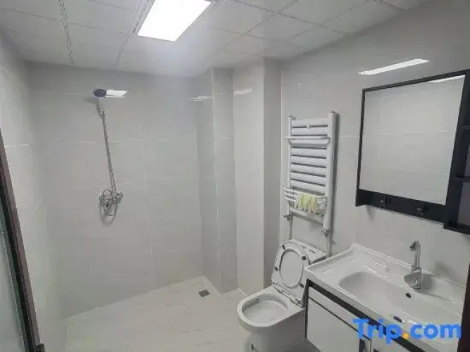Xining Zhonghai Homestay