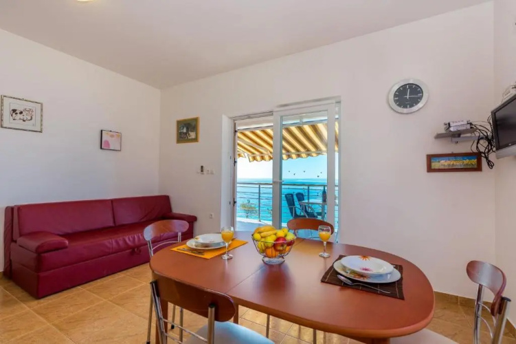 Apartments Ivan - 15 m from beach
