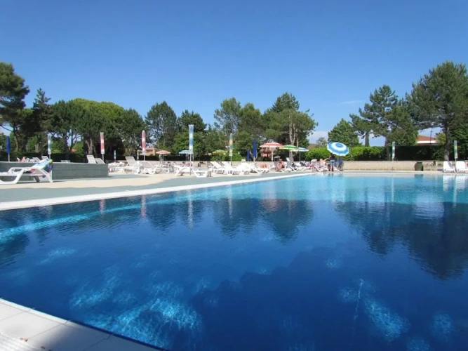 2 Bedrooms Apartment with balcony and with garden view