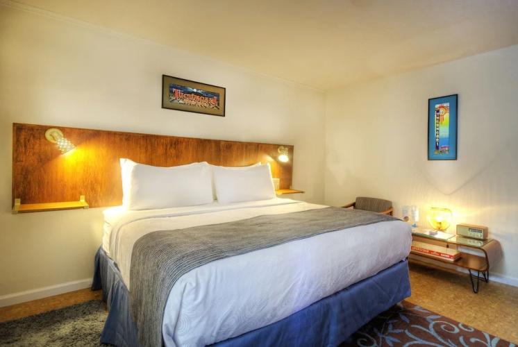 Roadrunner Lodge