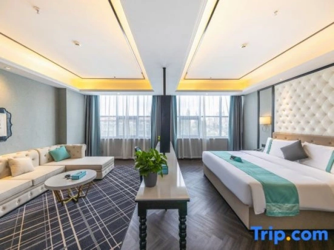 Deluxe Suite