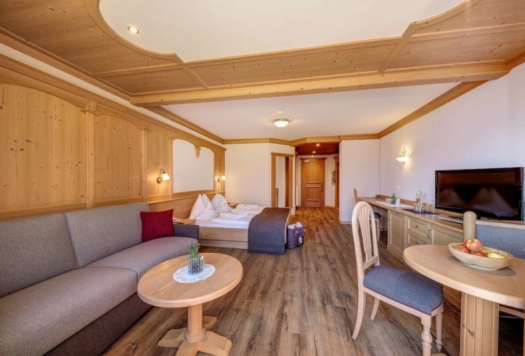 1 Bedroom Standard Quadruple room with mountain view