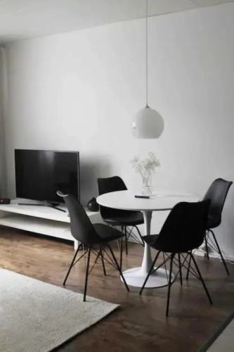 Lovely two room unit with free parking