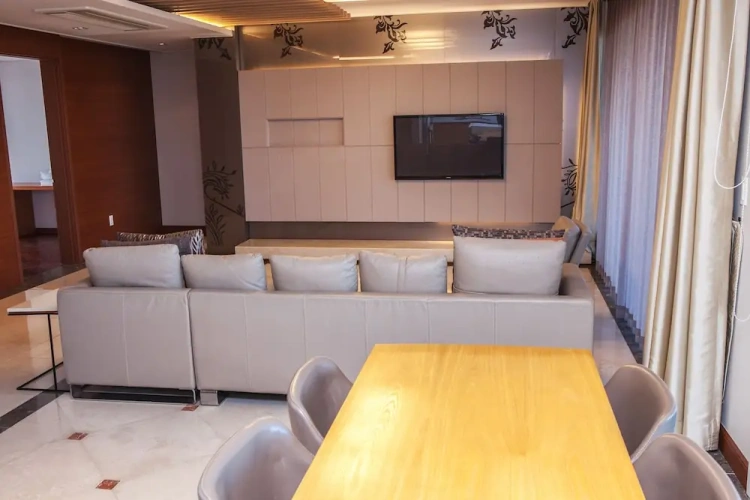 3 Bedrooms Executive Suite with balcony