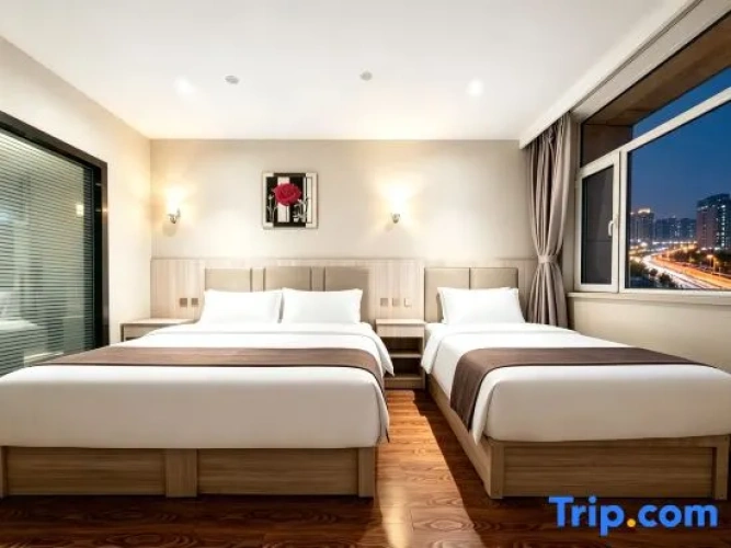 Business Triple Family room