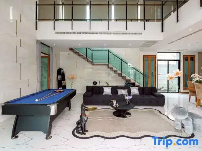 Luxury five-room pool villa
