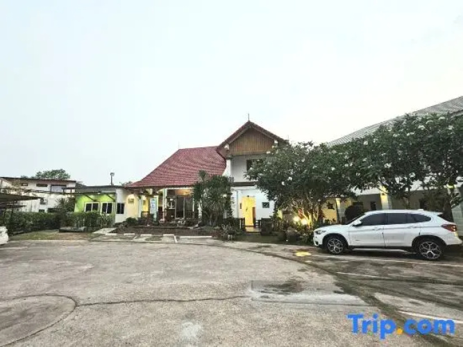 Khunnampheung Apartment