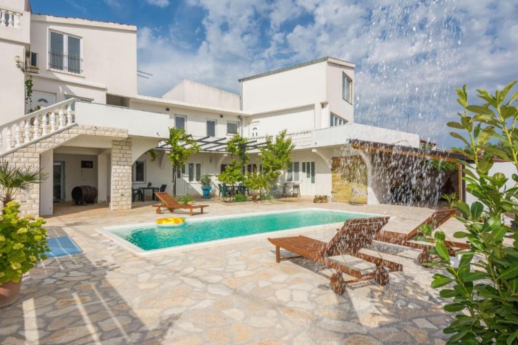 1 Bedroom Apartment with sea view