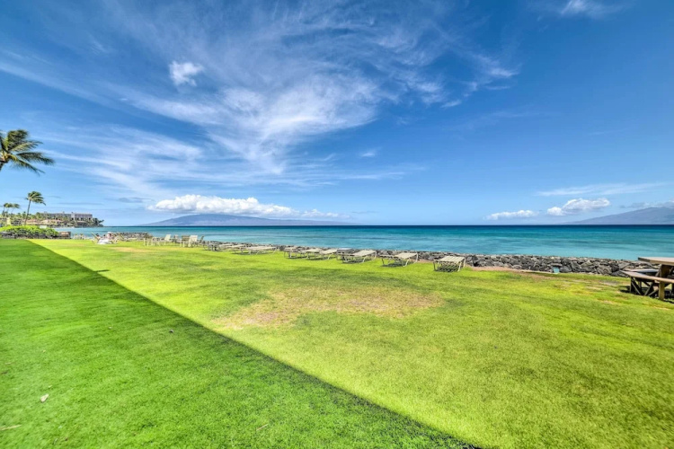 Beachfront Condo: Sunset Views & Pool Access!