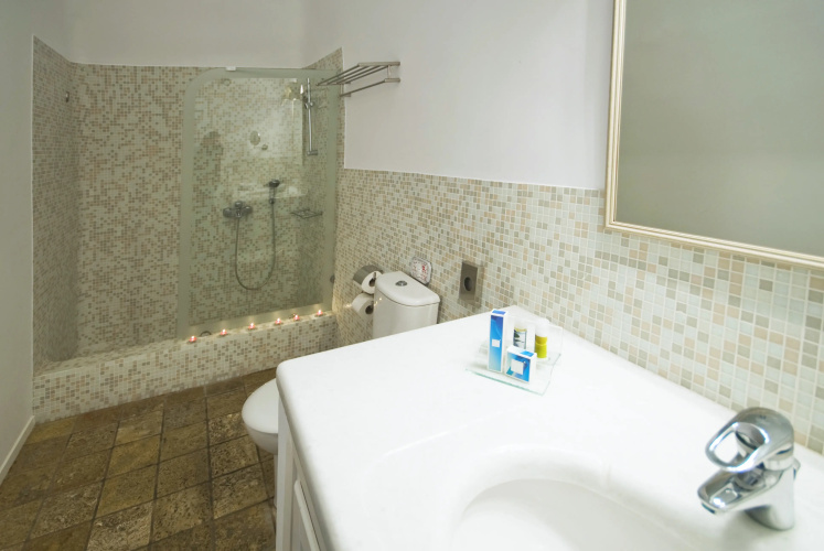 Pantelia Suites