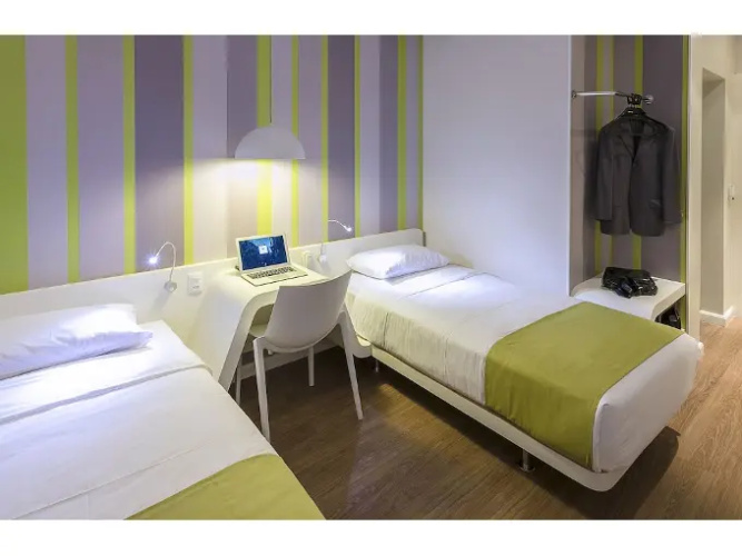 Dmax Hotel