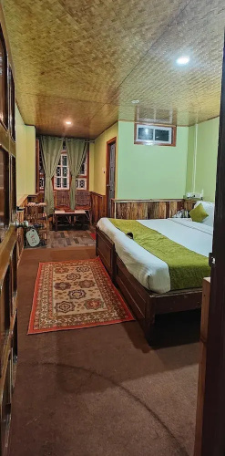 Hotel Ravongla Star