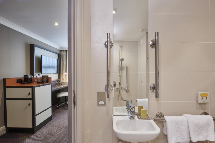 DoubleTree by Hilton London - Ealing photo 9