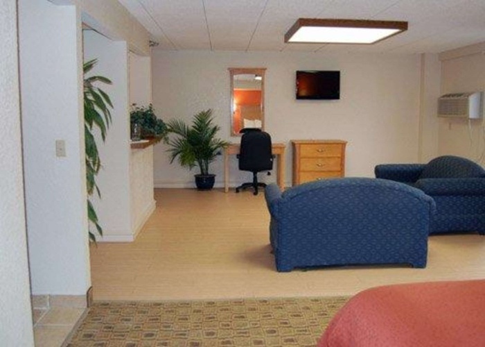 Econo Lodge Downtown North photo 11