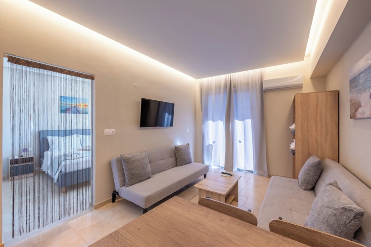 Suite with balcony and with city view