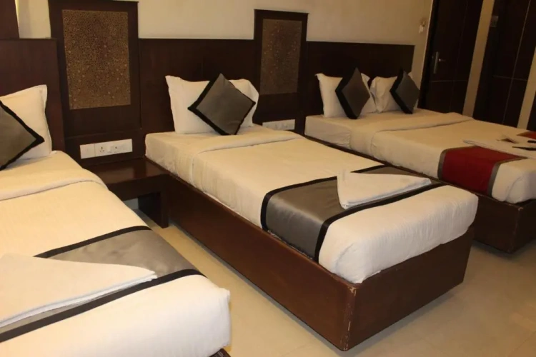 Standard Triple room