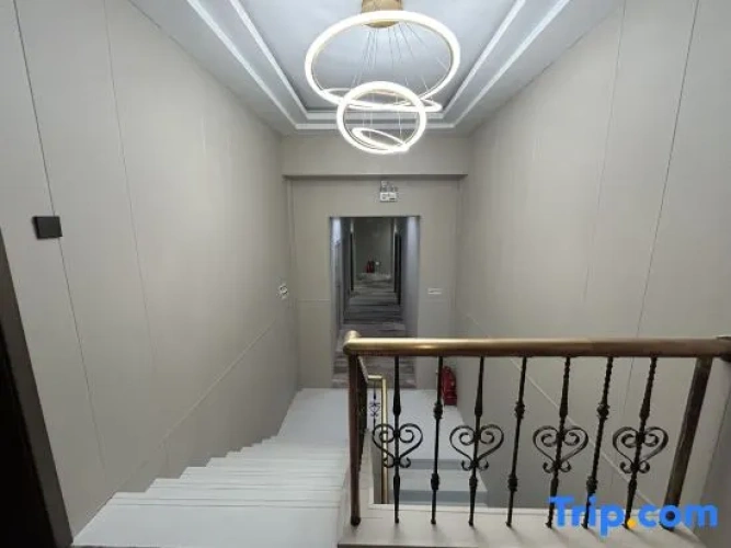 Rujia Huayi Select Hotel (Beijing Guozhan Xibahe Subway Station)