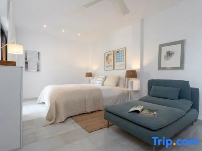 4 Bedrooms Apartment