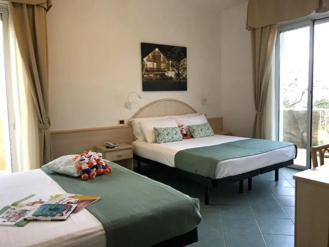 Deluxe Quadruple room