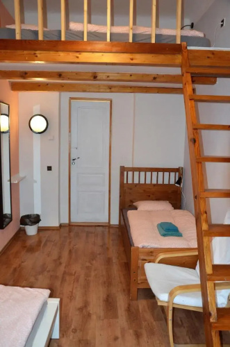 Travel & Joy backpackers
