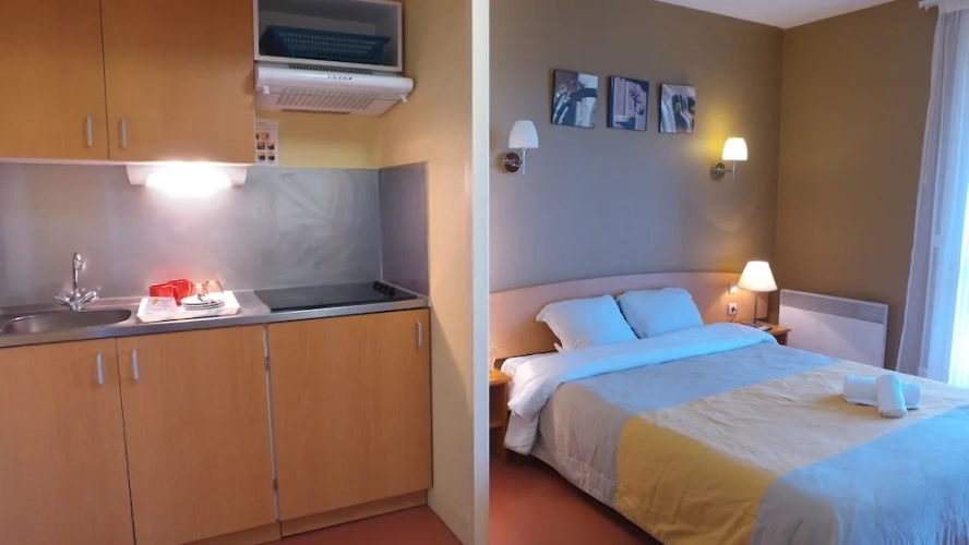 4 Bedrooms Apartment