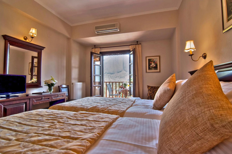 Doupiani House Hotel