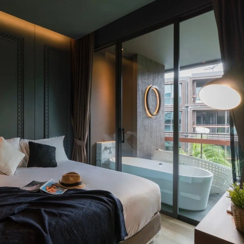 Deluxe room with pool view