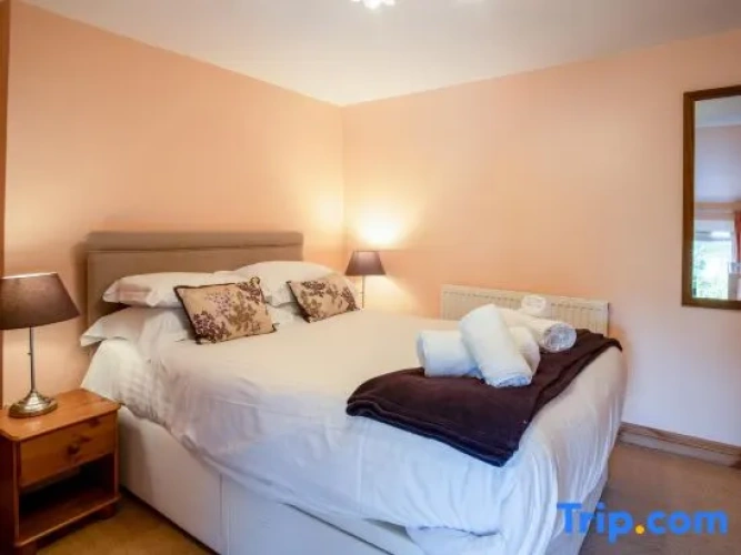 6 Bedrooms Apartment