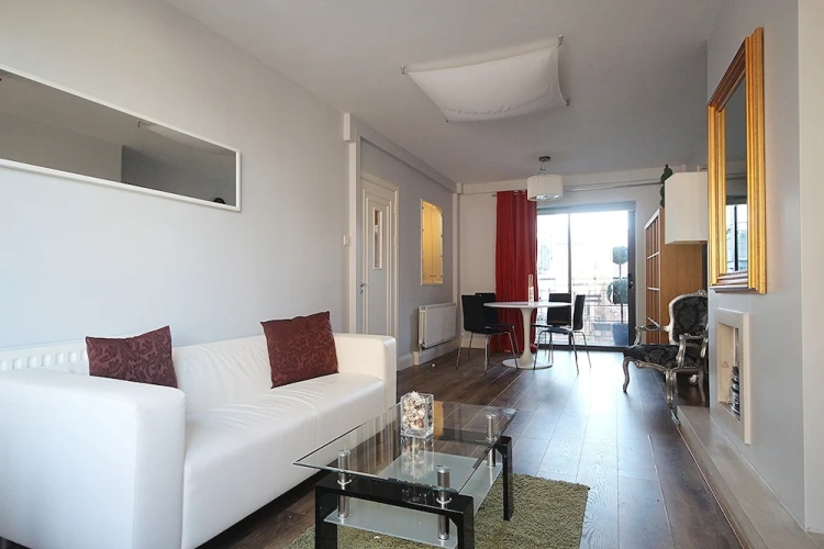 2 Bedrooms Apartment