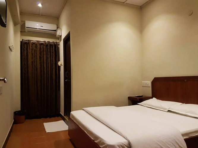 Deluxe Hotel