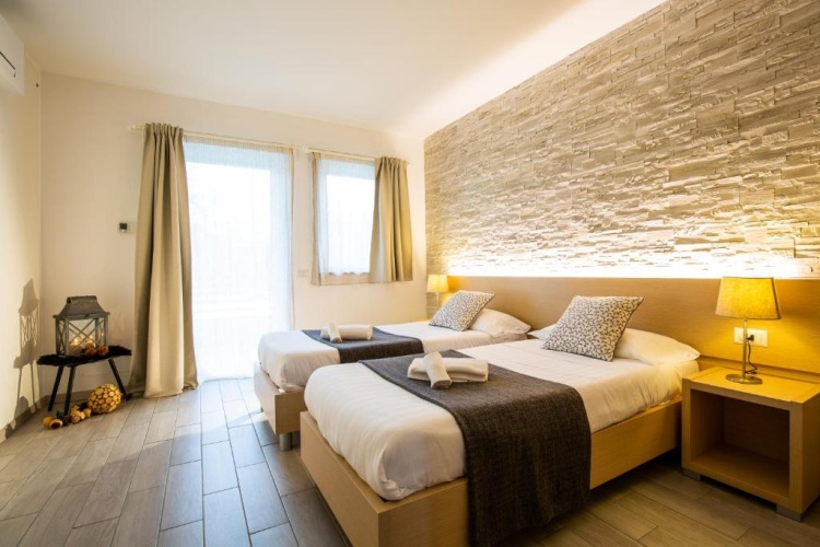 Standard Double room with pool view
