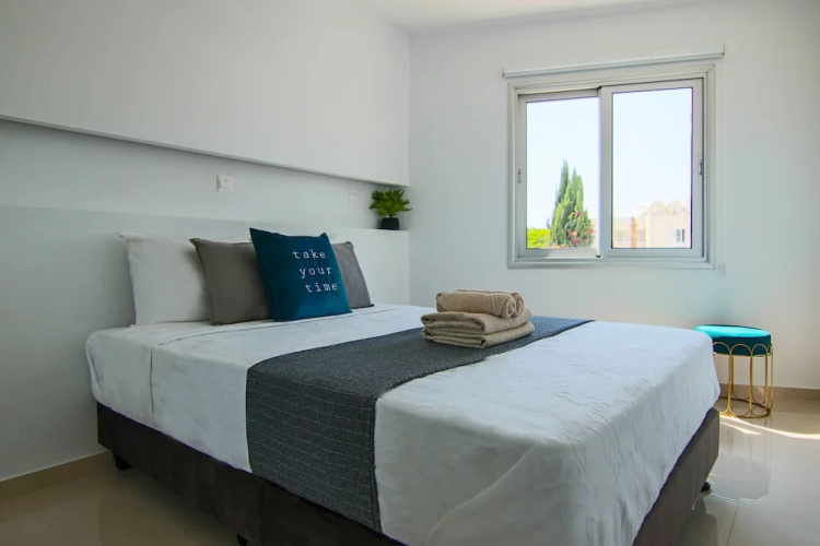 Phaedrus Living: Seaside Luxury Flat Lighthouse 65