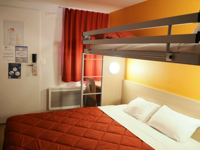 Standard Triple room