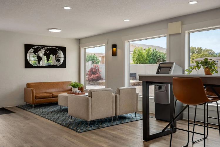 Days Inn by Wyndham Kelowna photo 9