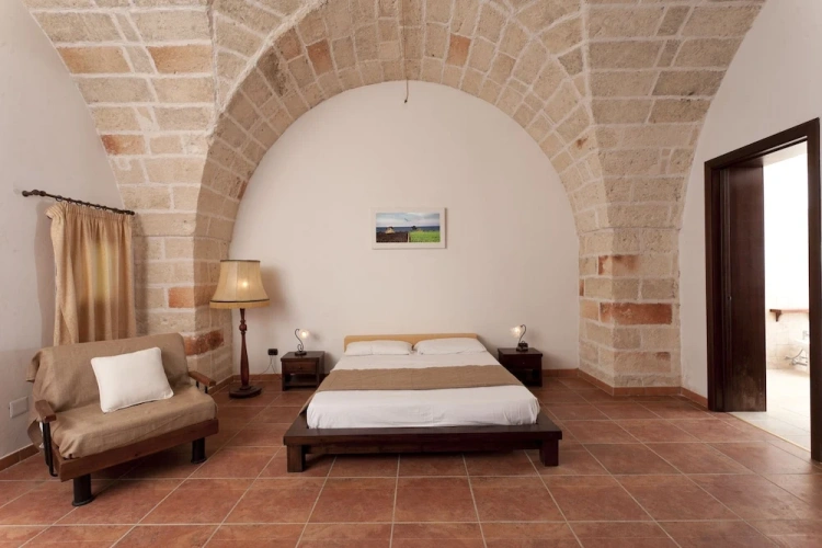 Superior Triple Basement room