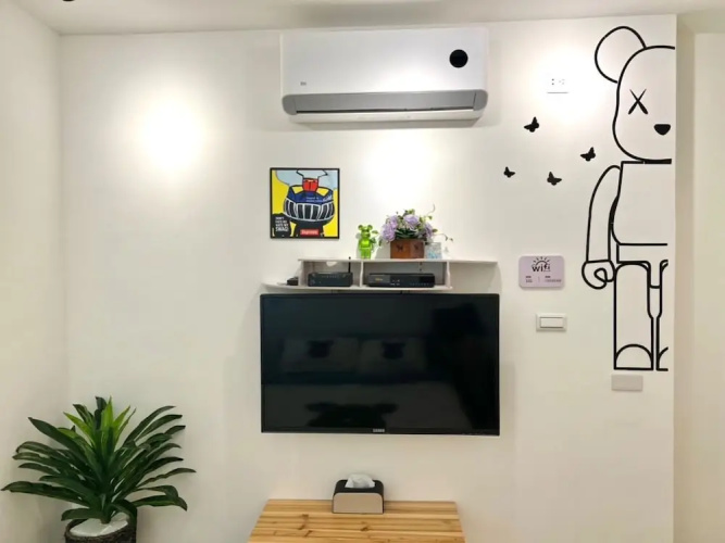mimi cat house