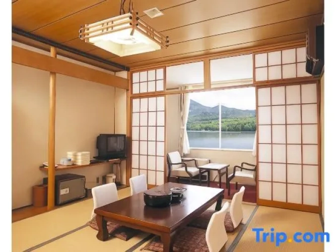 Standard room with lake view