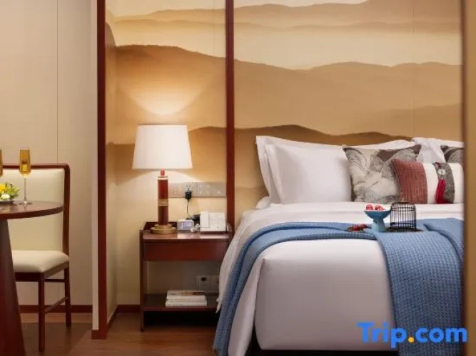 Grand Double room with city view