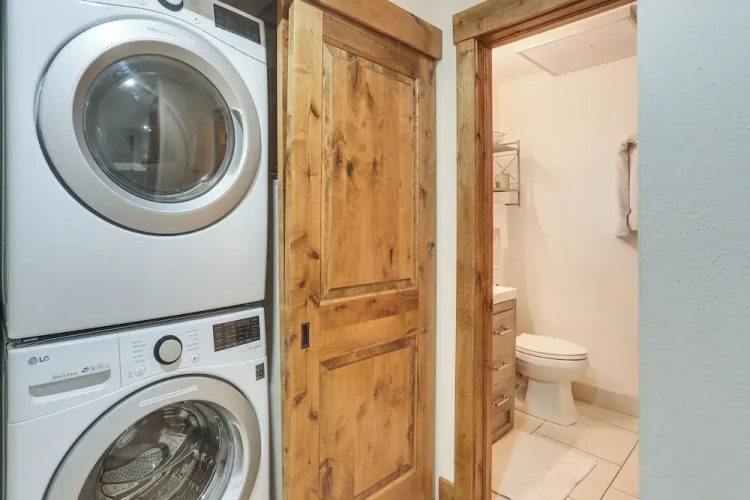 Cozy Avon Condo w/ Grill: Walk to Ski Shuttle