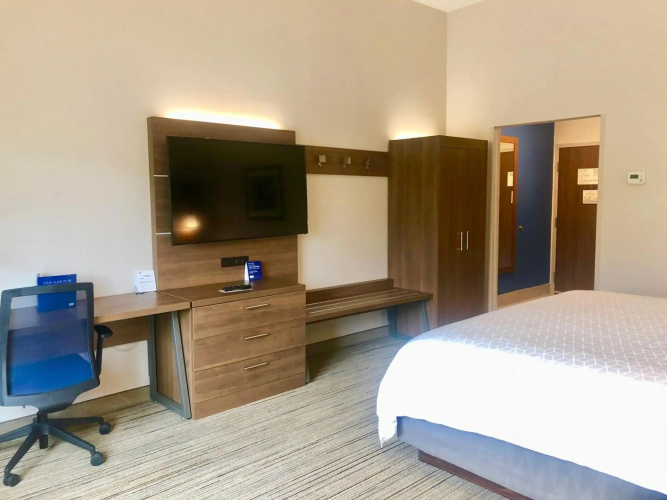 Holiday Inn Express & Suites Macon North by IHG