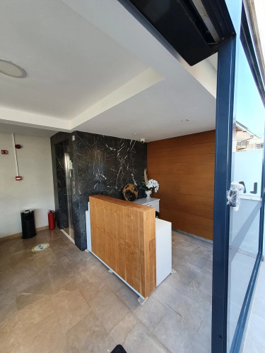 Lara Suite's