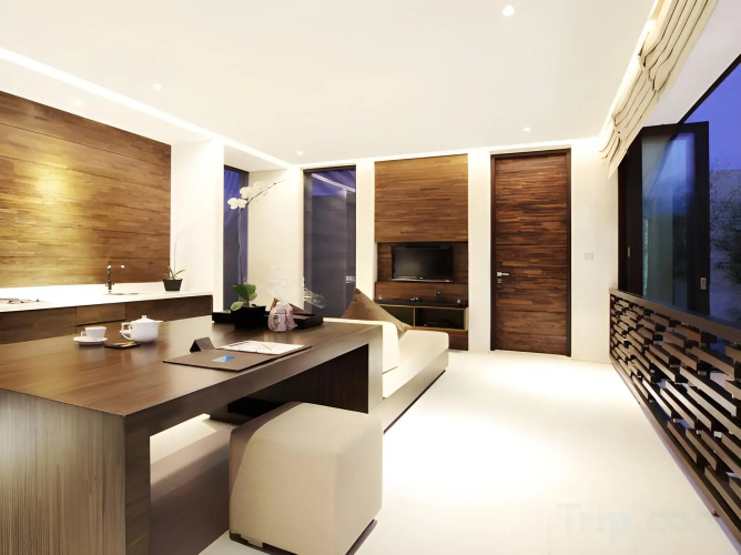 eqUILIBRIA SEMINYAK