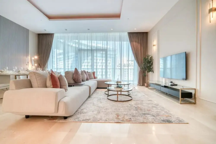 Modish Palm 3BR w Private Balcony Beach Access