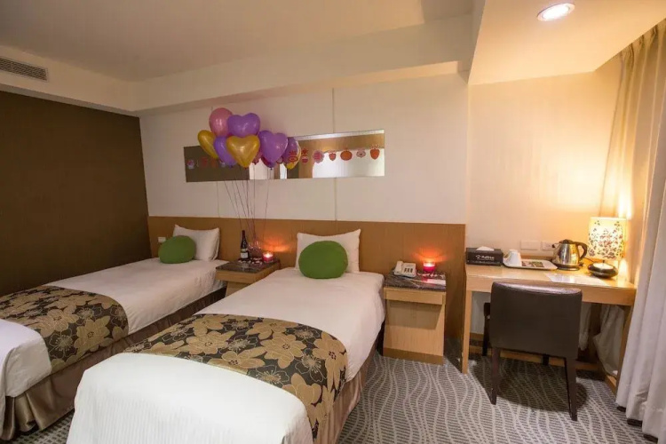 Sunny Hotel Plus
