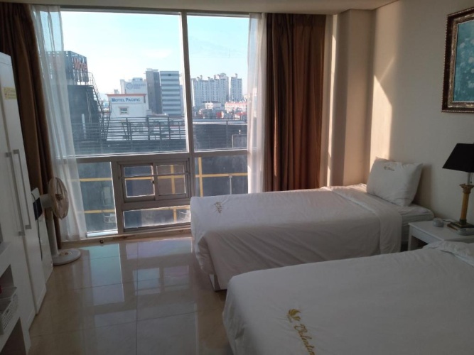 Standard Twin room with city view