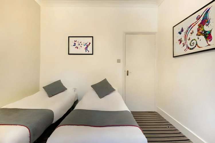 Enrico Hotel