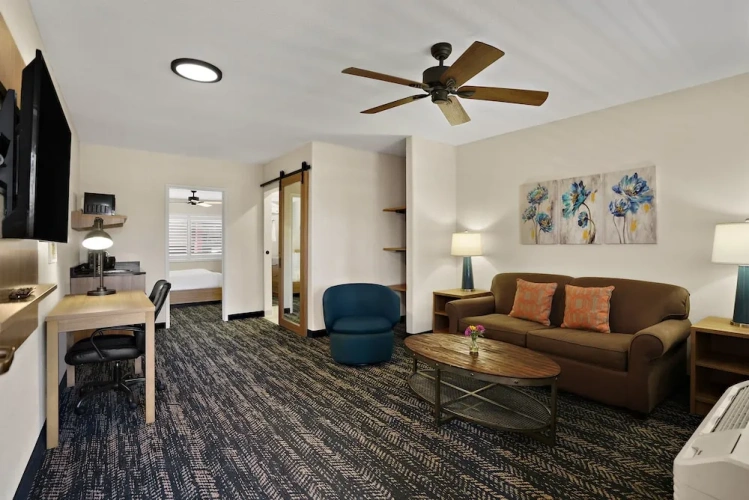 Deluxe Double Suite